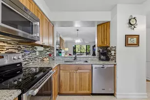 228 Fox Glen Dr Unit, Naples, FL 34104 - Photo 9