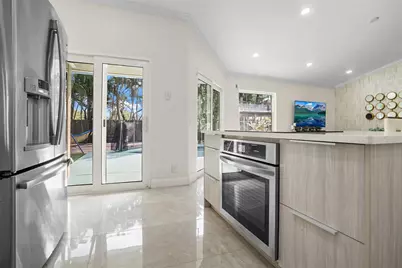 1427 Seagrape Circle, Weston, FL 33326 - Photo 21