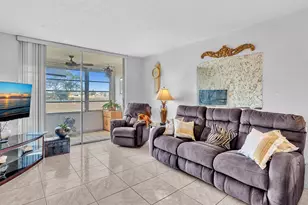 9041 Sunrise Lakes Blvd, Sunrise, FL 33322 - Photo 17