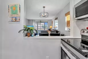 9041 Sunrise Lakes Blvd, Sunrise, FL 33322 - Photo 13