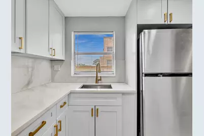 9041 Sunrise Lakes Boulevard #113, Sunrise, FL 33322 - Photo 17