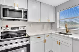 9041 Sunrise Lakes Blvd, Sunrise, FL 33322 - Photo 9