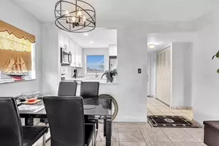 9041 Sunrise Lakes Blvd, Sunrise, FL 33322 - Photo 11