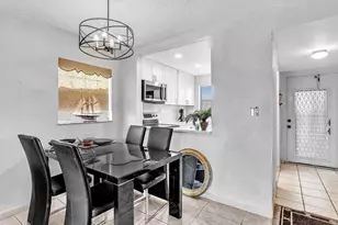 9041 Sunrise Lakes Blvd, Sunrise, FL 33322 - Photo 15