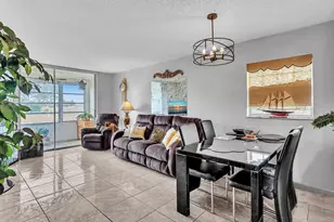 9041 Sunrise Lakes Blvd, Sunrise, FL 33322 - Photo 13