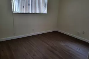 1501 Crescent Cir, West Palm Beach, FL 33403 - Photo 9