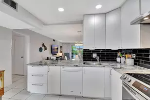 2615 NE 3rd Ct, Boynton Beach, FL 33435 - Photo 7