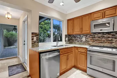 1240 SW 4th Avenue, Pompano Beach, FL 33060 - Photo 23