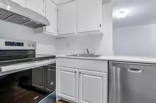 210 Lake Pointe Dr, Oakland Park, FL 33309 - Photo 9