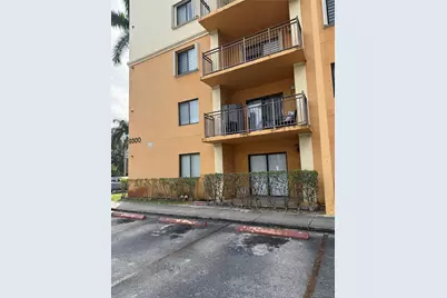 9300 Fontainebleau Boulevard #E101, Miami, FL 33172 - Photo 3