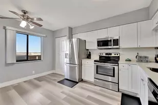 2200 S Cypress Bend Dr, Pompano Beach, FL 33069 - Photo 9