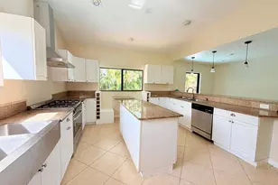 71 Laredo Ln, Boca Raton, FL 33487 - Photo 9