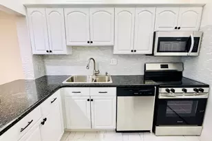 8060 N Colony Cir, Tamarac, FL 33321 - Photo 9