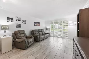 9460 Sunrise Lakes Blvd, Sunrise, FL 33322 - Photo 5