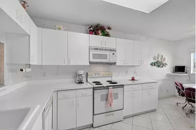 4735 Lucerne Lakes Boulevard #306, Lake Worth, FL 33467 - Photo 7