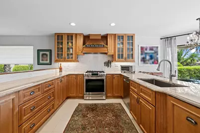 10270 Silver Lake Drive, Boca Raton, FL 33428 - Photo 9