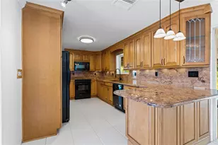 2325 NE 9th St, Pompano Beach, FL 33062 - Photo 11