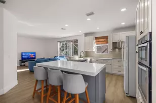 527 NW 87th Ln, Coral Springs, FL 33071 - Photo 7