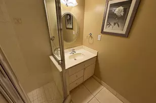 900 Colony Point Cir, Pembroke Pines, FL 33026 - Photo 25