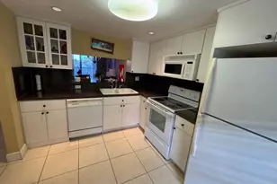 900 Colony Point Cir, Pembroke Pines, FL 33026 - Photo 3