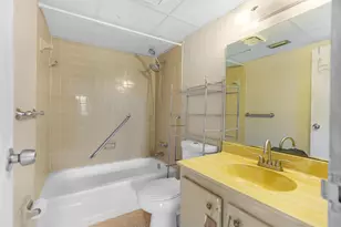 1010 Country Club Dr, Margate, FL 33063 - Photo 21