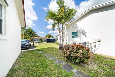 419 SW 80th Avenue, Pompano Beach, FL 33068 - Photo 27