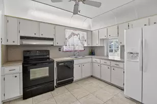 121 NW 77th Way, Pembroke Pines, FL 33024 - Photo 11