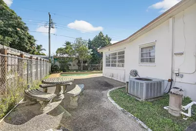 121 NW 77th Way, Hollywood, FL 33024 - Photo 33