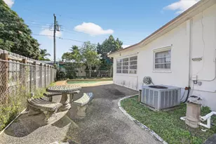 121 NW 77th Way, Pembroke Pines, FL 33024 - Photo 33