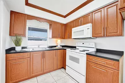 8211 NW 10th Street, Pembroke Pines, FL 33024 - Photo 13