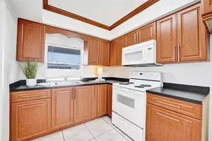 8211 NW 10th St, Pembroke Pines, FL 33024 - Photo 13