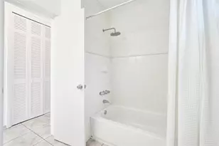 8211 NW 10th St, Pembroke Pines, FL 33024 - Photo 21