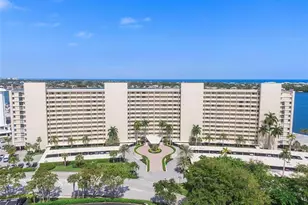 136 Lakeshore Dr, North Palm Beach, FL 33408 - Photo 1