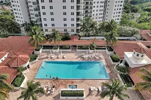 19900 E Country Club Dr Unit, Miami, FL 33180 - Photo 15
