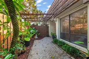 11927 SW 13th Ct, Davie, FL 33325 - Photo 5
