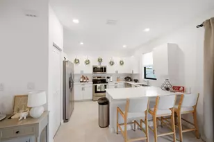 659 NW 204th St, Miami, FL 33169 - Photo 5