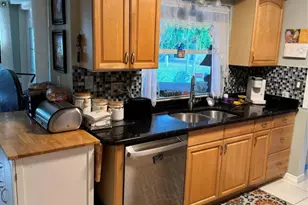 7002 NW 93rd Ave, Tamarac, FL 33321 - Photo 9