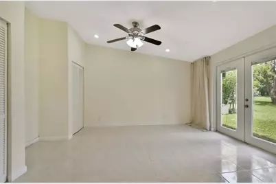 5544 Lakewood Circle #E, Pompano Beach, FL 33063 - Photo 9