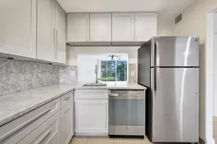 9430 Poinciana Pl, Davie, FL 33324 - Photo 7