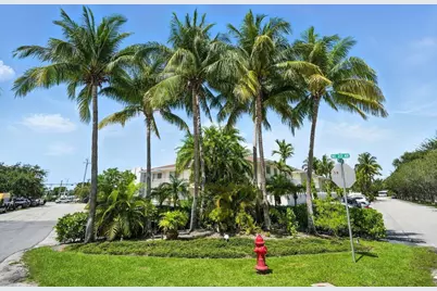 1892 NE 46th Street #B4, Fort Lauderdale, FL 33308 - Photo 1