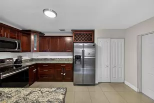 348 NW 40th Ct, Oakland Park, FL 33309 - Photo 9