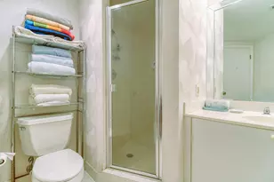 20185 E Country Club Dr, Miami, FL 33180 - Photo 21