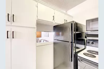 815 SW 10th Terrace #18V, Hallandale Beach, FL 33009 - Photo 9