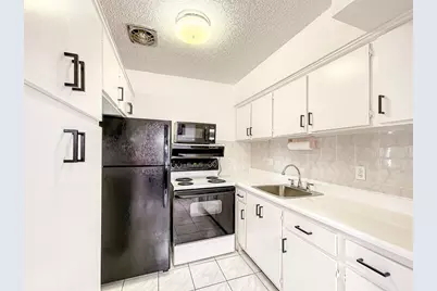 815 SW 10th Terrace #18V, Hallandale Beach, FL 33009 - Photo 7