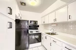 815 SW 10th Terrace, Hallandale Beach, FL 33009 - Photo 7