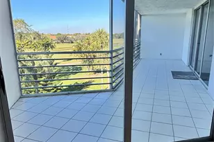 3980 Oaks Clubhouse Dr, Pompano Beach, FL 33069 - Photo 7