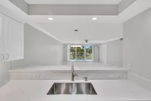 3800 Oaks Clubhouse Dr, Pompano Beach, FL 33069 - Photo 9