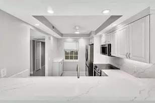 3800 Oaks Clubhouse Dr, Pompano Beach, FL 33069 - Photo 5