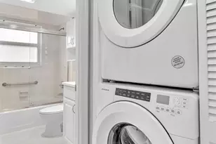 3800 Oaks Clubhouse Dr, Pompano Beach, FL 33069 - Photo 7