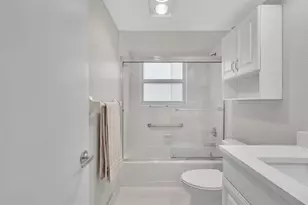 3800 Oaks Clubhouse Dr, Pompano Beach, FL 33069 - Photo 19